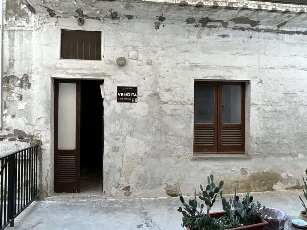 Bilocale da Ristrutturare a Grottaglie – Zona Centrale