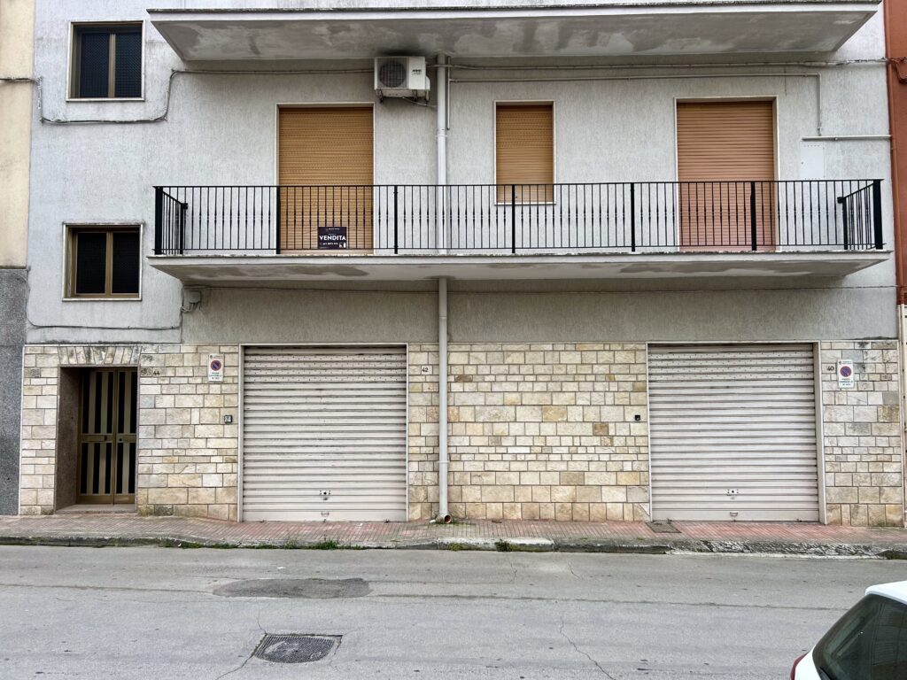 Indipendenza e Spazi Generosi a Grottaglie: Cielo-Terra in Via Sant’Agostino 